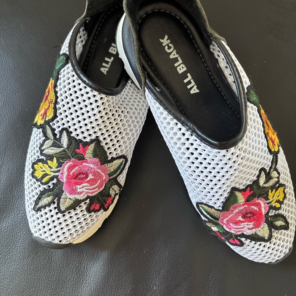 ALL BLACK label - White and Pink Floral Mesh Sneakers